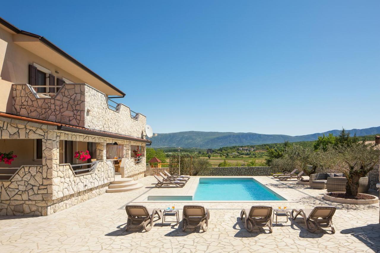Villa Vesna With Sauna, Hot Tub Potpican Экстерьер фото