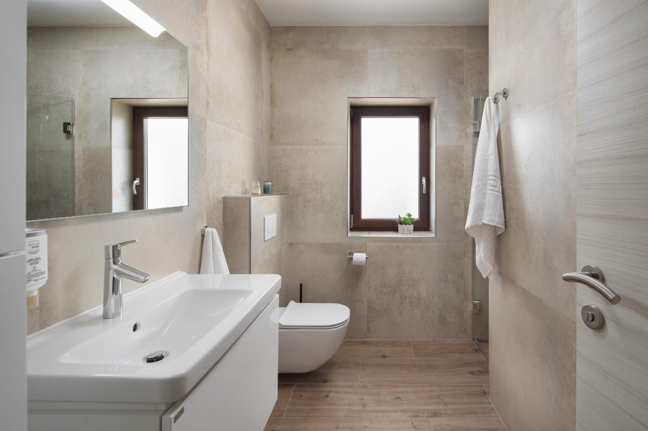 Villa Vesna With Sauna, Hot Tub Potpican Экстерьер фото