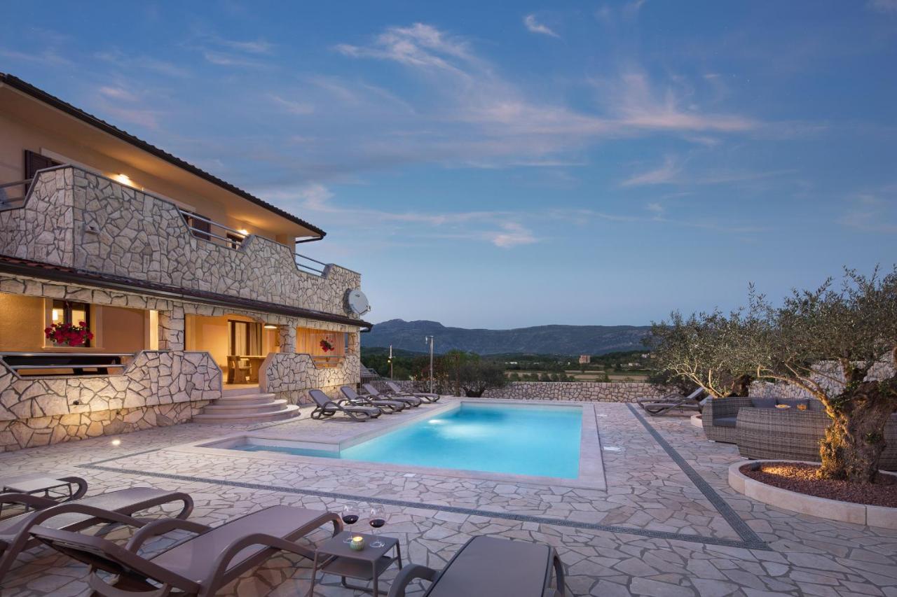 Villa Vesna With Sauna, Hot Tub Potpican Экстерьер фото